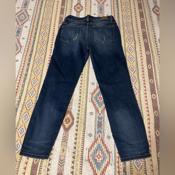 Judy Blue Mid Rise Relaxed Fit Cropped Jeans, size 7/28 - Picture 3 of 5